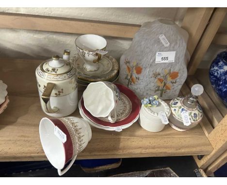 Mixed Lot: Marble glass light shade etc