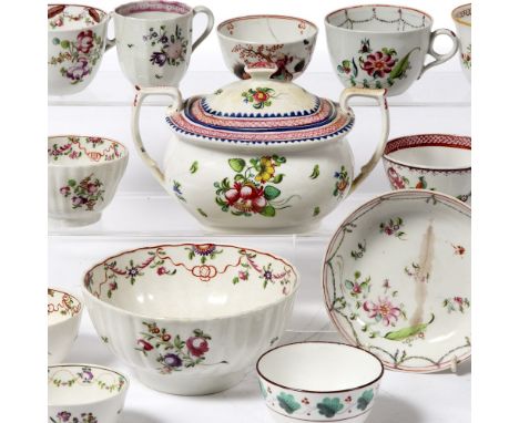 Group of New Hall  to include tea bowls, saucers and other pieces, various patterns including 298, 686 and 195 (14)