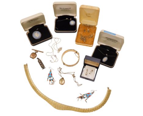 Silver and costume jewellery, including a gold plated bangle, with engraved foliate decoration, on a snap clasp, two Wedgwood