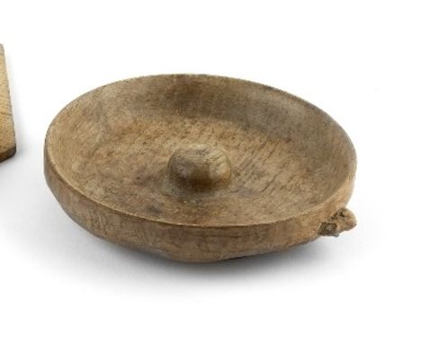 Robert Thompson of Kilburn (1876-1955)  Mouseman pipe ashtray oak carved mouse signature  15cm diameter.
