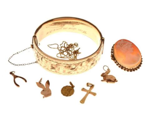 Small quantity of jewellery, 9ct gold cameo brooch, a 1/5th 9ct snap bangle, a '375' cross pendant, a chain and various charm