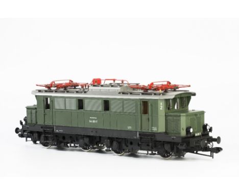 MARKLIN GAUGE 1: AN ELECTRIC LOCOMOTIVE 'ELEKTROLOKOMOTIVE BR 144 Deutsche Bundesbahn (DB)' in original box with wooden displ