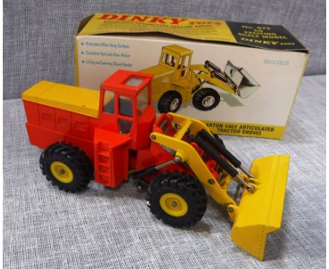 DINKY TOYS: 'AN EATON YALE ARTICULATED TRACTOR SHOVEL' (975) (boxed, Note: One plastic hydraulic rod broken)