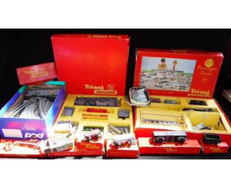TRI-ANG RAILWAYS: AN 'OPERATING HOPPER CAR SET, R.161'  (boxed) and complete with coal, A collection of matching track, A par