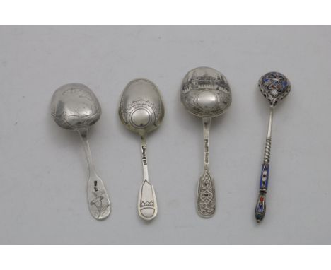 A LATE 19TH CENTURY RUSSIAN CADDY SCOOP with engraving and a niello-work architectural scene on the back of the bowl, Moscow 