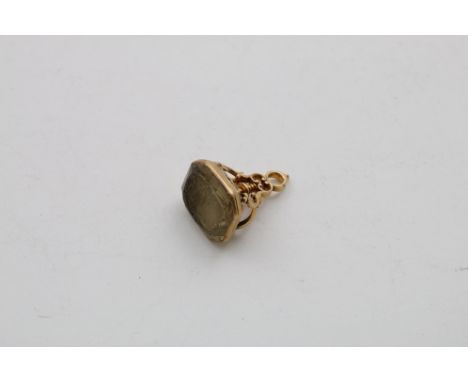 AN EARLY 19TH CENTURY GOLD FOB SEAL  with a canted rectangular quartz matrix with a coat of arms intaglio;  1.2"  (3 cms) hig