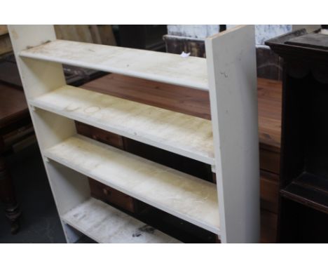 A set of panelled four shelf shelves, 110cmW