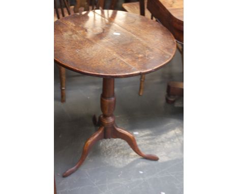 A Regency oak circular tripod table, turned stem on splayed legs, 55cmDiam