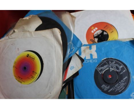 A quantity of 7" vinyl 45rpm singles of popular music from the 1960s,70s and 80s to include disco and northern soul with arti