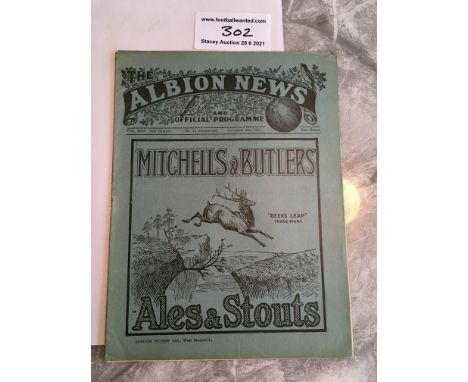 1933/34 West Brom v Tottenham Football Programme: Excellent condition League match with no team changes. Rusty staple failing
