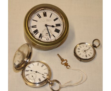 A gentlemans silver cased pocket watch with circular enamelled dial, ladies silver cased fob watch and a silver-plated desk c