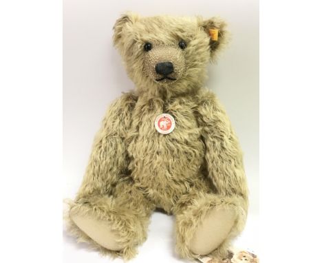 A classic Steiff growler bear, 30cm. Postage category C