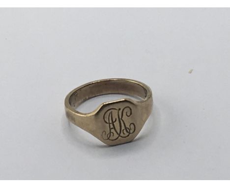 A Gents 9carat gold signet ring. Weight 3g