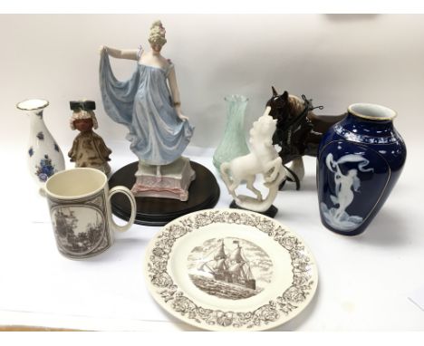 A small collection of ceramic and glass oddments including wedgewood and Royal Albert. Postage no available on this item.