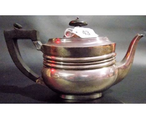 Victorian silver bachelor oval section teapot,  London 1899, weight 11.5oz approx.