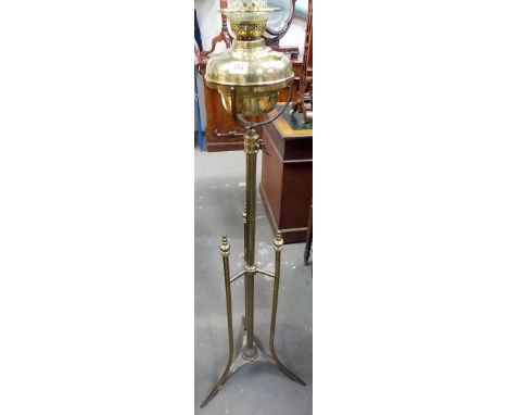 Early 20th Century brass telescopic standard oil lamp raised on triple supports