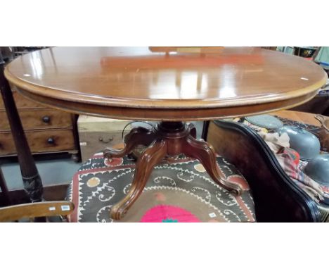 Victorian mahogany oval tilt top pedestal breakfast table, raised on baluster turned supports and four outswept feet with bra