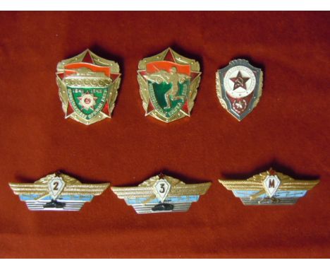 Russian Cold War Period Badges, Russian Army Excellence badge, motorised infantry division service, Armoured service 1941-45 