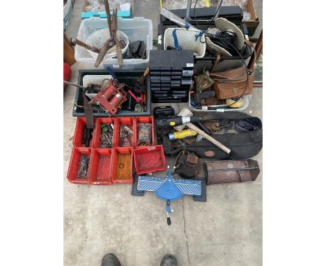 A LARGE ASSORTMENT OF TOOLS TO INCLUDE A DRILL, FOOT PUMP AND SHEARS ETC 