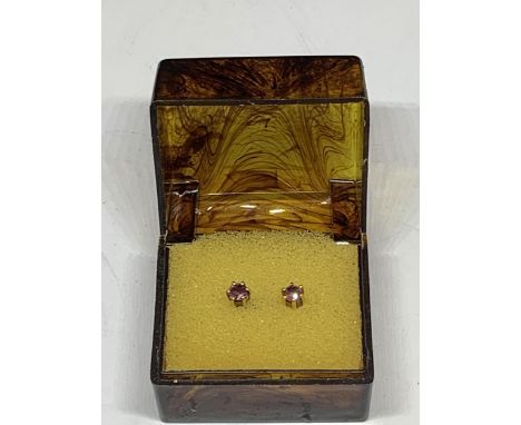 A PAIR OF 9 CARAT GOLD AND RUBY EARRINGS IN A PRESENTATION BOX 