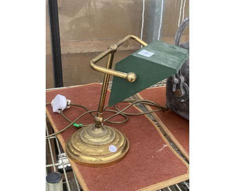 A VINTAGE BRASS BANKERS LAMP WITH GREEN METAL SHADE 