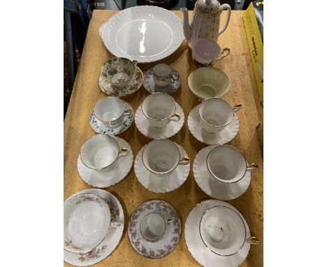 A COLLECTION OF BONE CHINA CUPS AND SAUCERS, ROYAL ALBERT MOSS ROSE, VAL D'OR, LIMOGES, SPODE FLEUR DE LYS TEAPOT, MINTONS ET