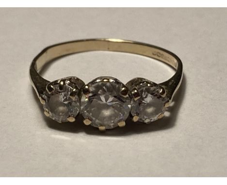 A 9 CARAT GOLD RING WITH THREE CUBIC ZIRCONIAS 