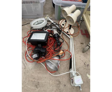 AN ASSORTMENT OF LAMPS AND LIGHT FITTINGS TO INCLUDE AN ANGLE POISE MIGNIFYING READING LIGHT ETC 