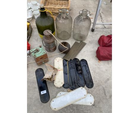 AN ASSORTMENT OF VINTAGE ITEMS TO INCLUDE PUSH PLATES, DEMI JOHNS AND A LANTERN ETC 