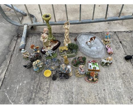 AN ASSORTMENT OF ITEMS TO INCLUDE CERAMIC FIGURES AND GLASS DISHES ETC 