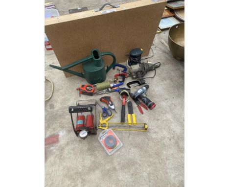 AN ASSORTMENT OF TOOLS TO INCLUDE A PASTING TABLE, AN ELECTRIC ANGLE GRINDER AND G CLAMPS ETC 