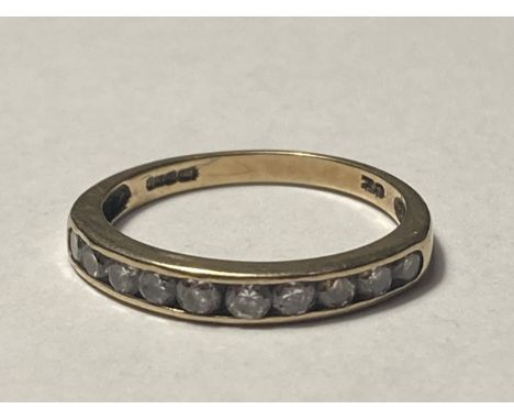 A 9 CARAT GOLD RING WITH TEN CUBIC ZIRCONIAS 