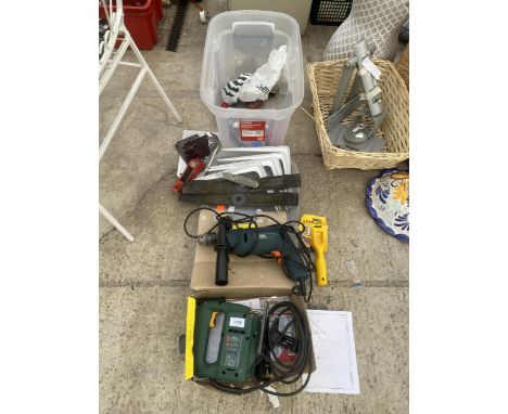 AN ASSORTMENT OF TOOLS TO INCLUDE A BOSCH JIGSAW, A BLACK AND DECKER DRILL, AND BRACKETS 
