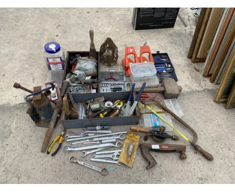 AN ASSORTMENT OF TOOLS TO INCLUDE A BOTTLE JACK, BRACE DRILL AND SPANNERS ETC 