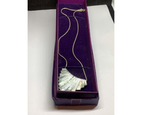 A SILVER AND ENAMEL NECKLACE IN A PRESENTATION BOX 