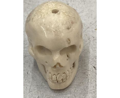 A BONE SMALL SKULL MODEL, HEIGHT 3CM 