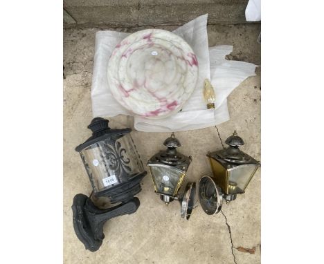 THREE DECORATIVE LIGHT FITTINGS AND A RETRO GLASS LIGHT SHADE 