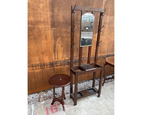 A MID 20TH CENTURY OAK MIRRORED HALL COAT/STICK STAND, 24" WIDE AND A SMALL MODERN WINE TABLE 