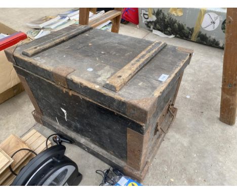 A VINTAGE WOODEN TOOL CHEST WITH CARRYING HANDLES 