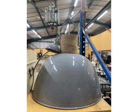 A RETRO STYLE LIBRA INDUSTRIAL GREY ENAMEL LIGHT FITTING 