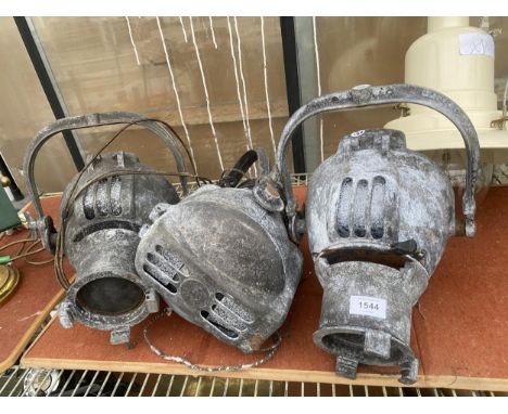 A SET OF THREE VINTAGE METAL THEATRE STYLE LIGHT FITTINGS 
