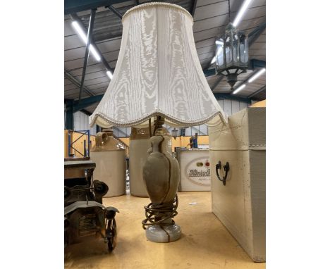 AN ONYX MARBLE TABLE LAMP AND SHADE 
