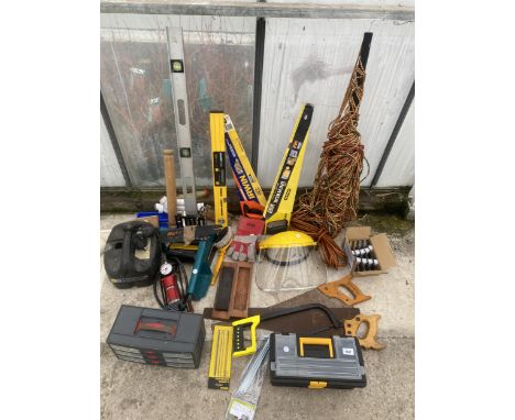 AN ASSORTMENT OF TOOLS TO INCLUDE A BLACK AND DECKER ELECTRIC CHAINSAW BODY, SPIRIT LEVELS AND A FOOT PUMP ETC 