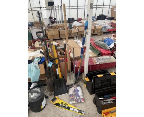 AN ASSORTMENT OF GARDEN TOOLS TO INCLUDE SPADES AND SHEARS ETC 