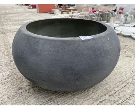 A GREY FIBRE GLASS SPHERICAL BOWL PLANTER (D:35CM) 