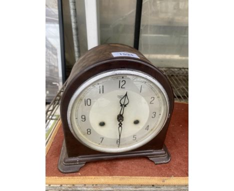 A VINTAGE SMITHS CHIMING MANTLE CLOCK 