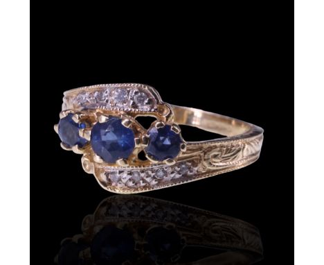 A twist-set blue stone, paste and 14 ct gold dress ring, (topaz / spinel), R/S, 4.5 g