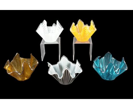 Five glass handkerchief bowls, tallest 10 cm