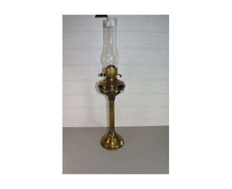 LATE 19TH/EARLY 20TH CENTURY BRASS OIL LAMP ON FLUTED COLUMN BASE