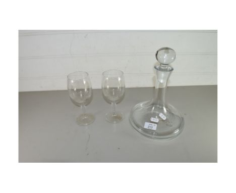 MIXED LOT OF CLEAR DRINKING GLASSES AND A FLAT BOTTOMED SHIPS DECANTER AND A FURTHER DECANTER WITH SILVER COLLAR